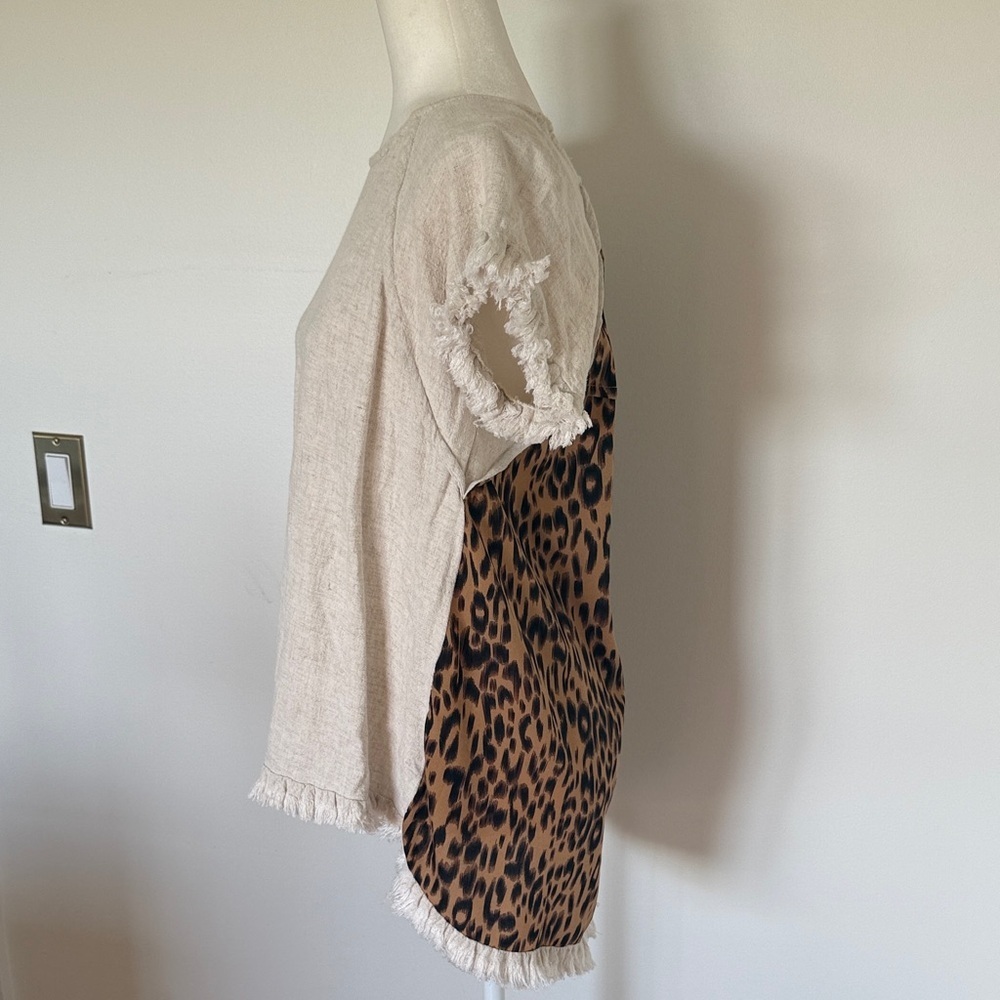 Umgee Linen/Cotton Blend Leopard Print Accent Beige Top Size Small